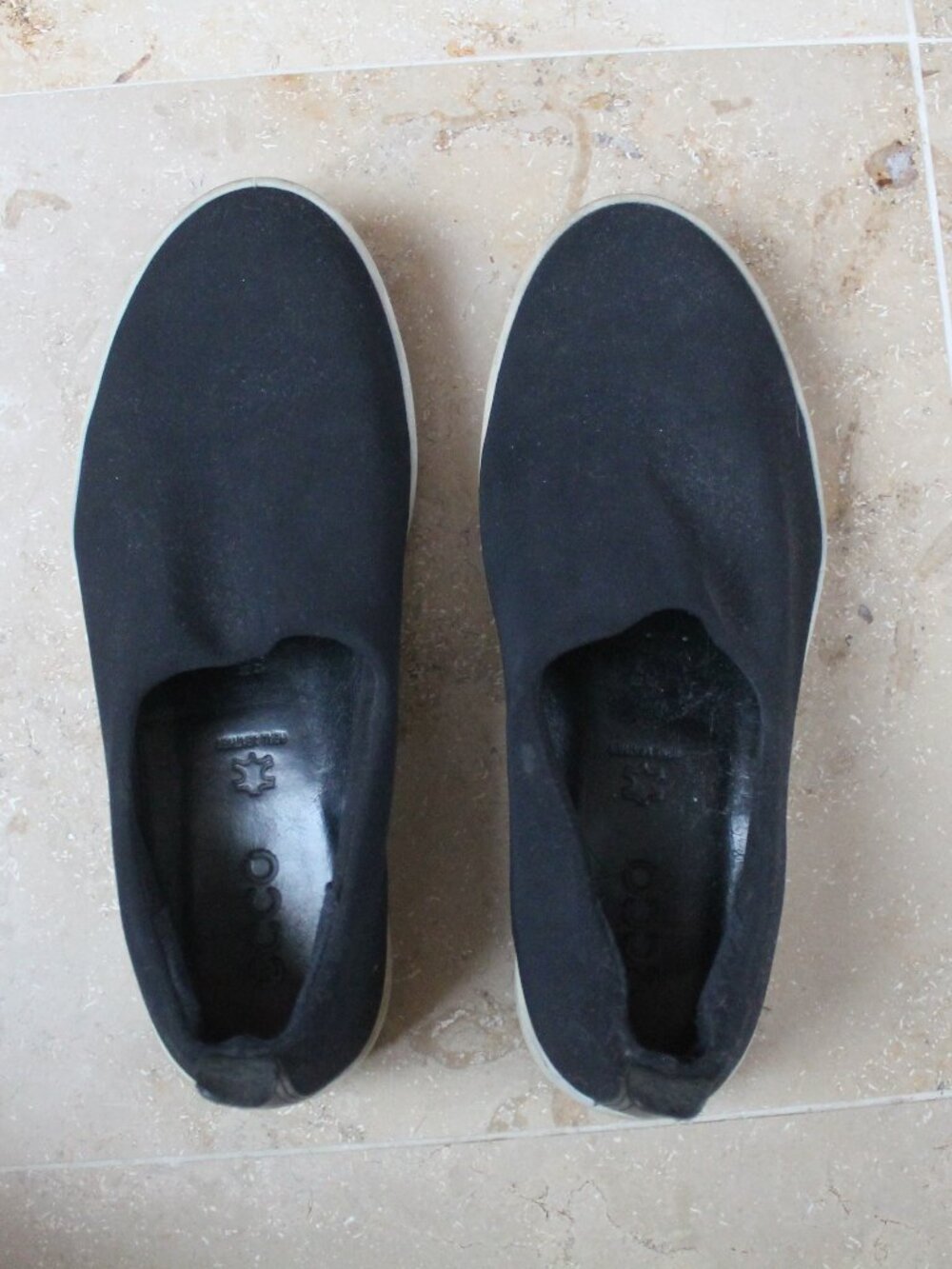 Black Ecco Slip on Shoes Women White Sole size 35 4/4.5